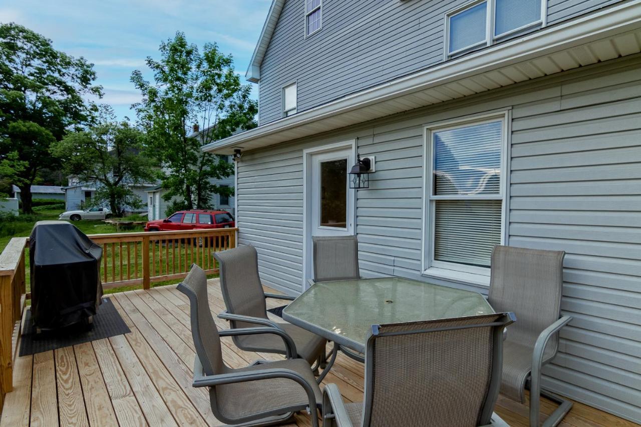 Newly Renovated 3 Bedroom House In The Heart Of Tannersville Exterior photo