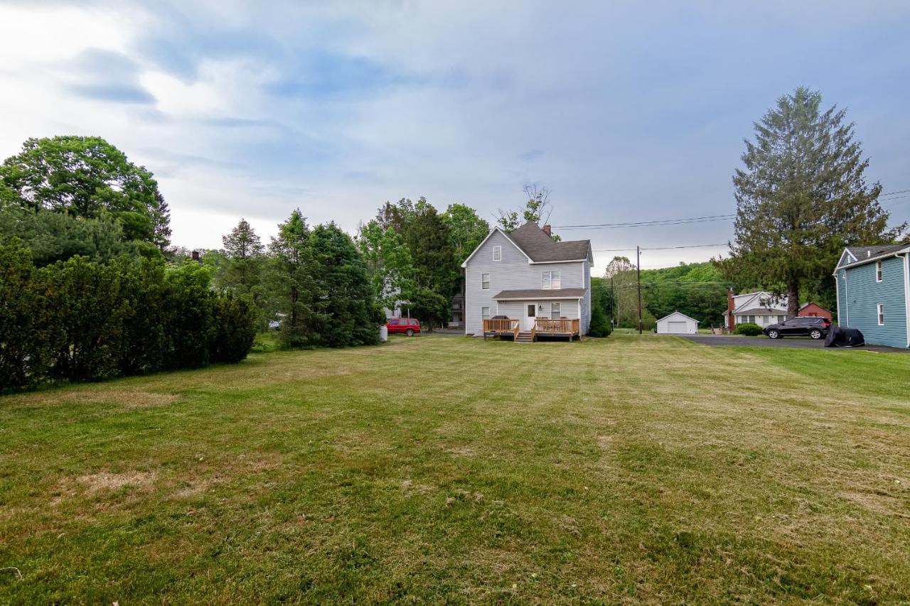 Newly Renovated 3 Bedroom House In The Heart Of Tannersville Exterior photo