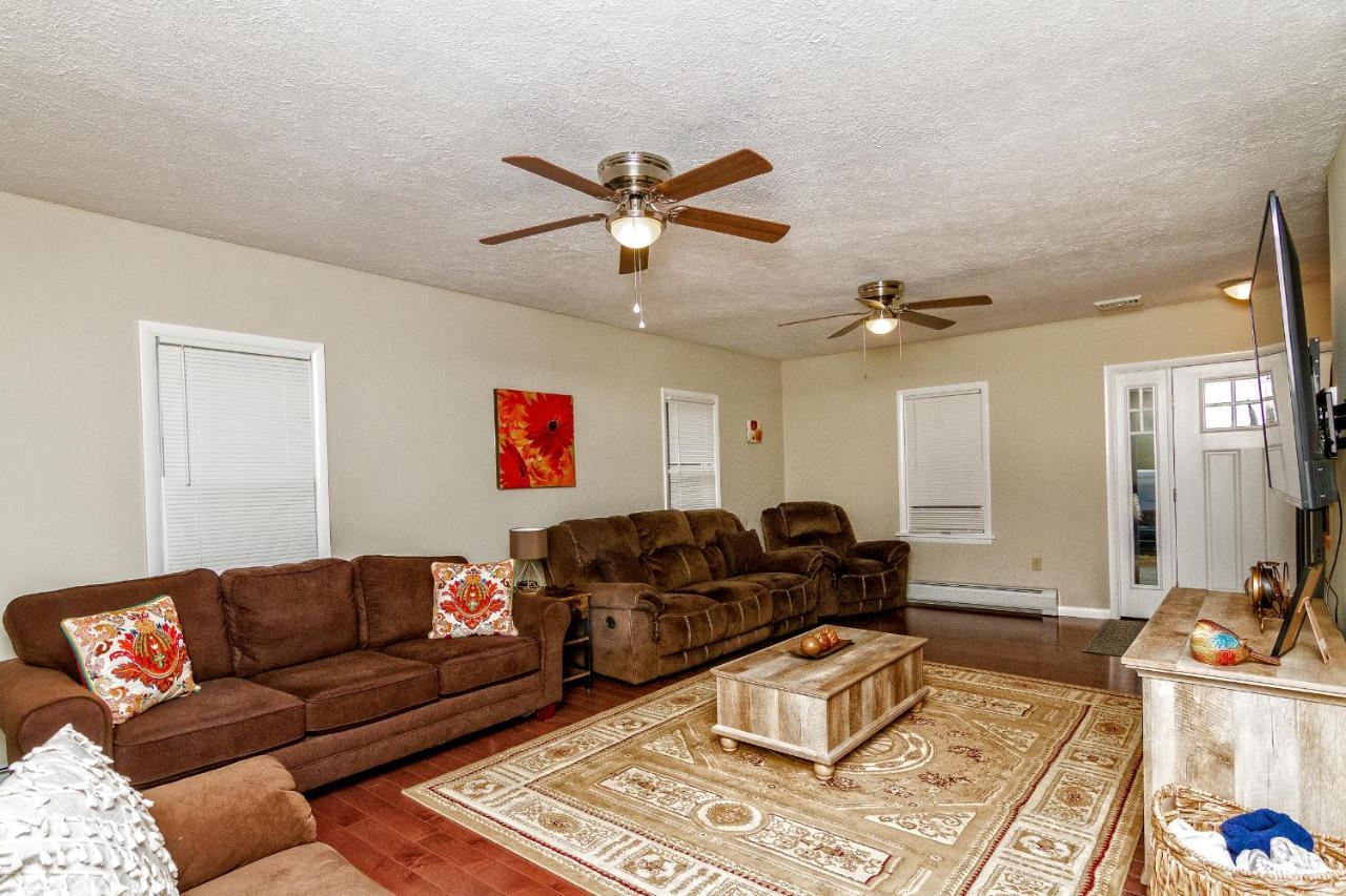 Newly Renovated 3 Bedroom House In The Heart Of Tannersville Exterior photo